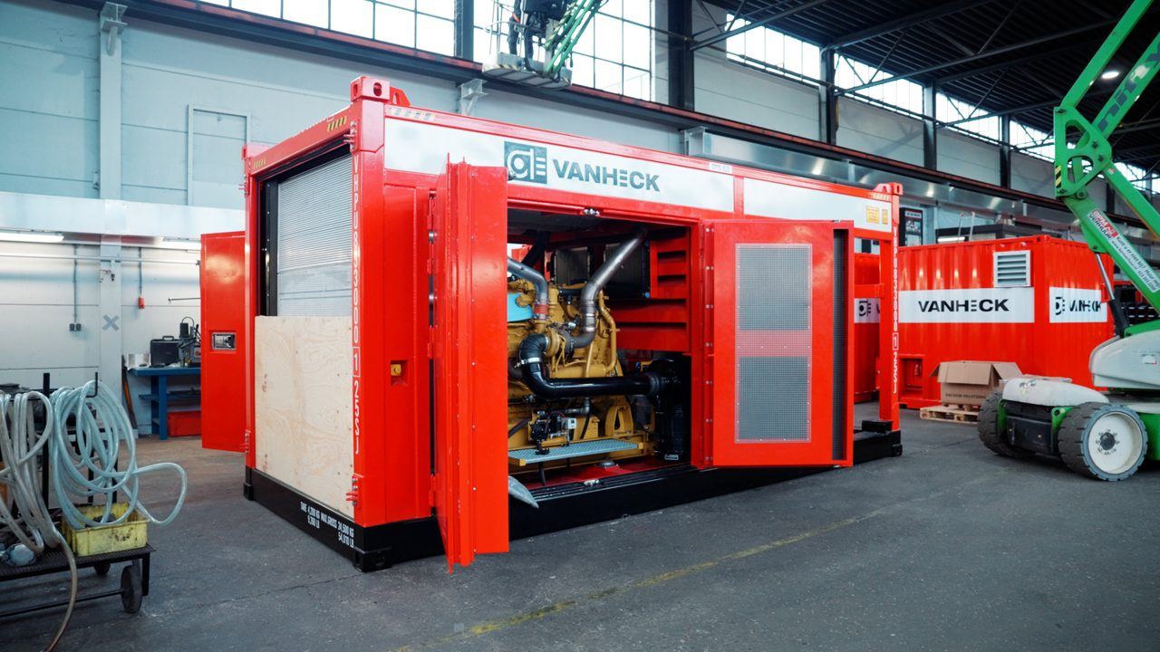 Rode pompunit van Van Heck in de werkplaats